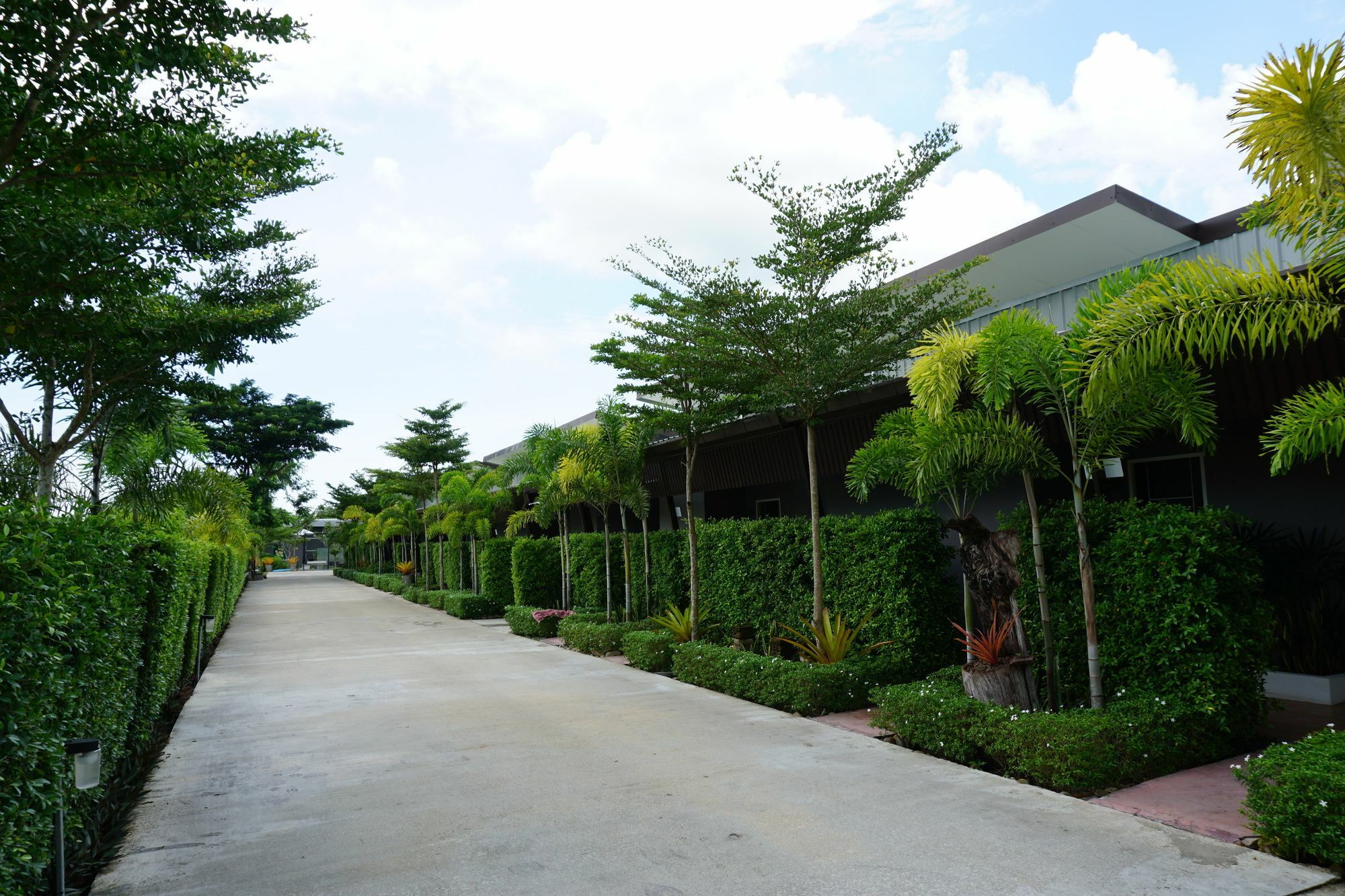 Heritage Tropical Resort Nakhon Si Thammarat Exterior photo
